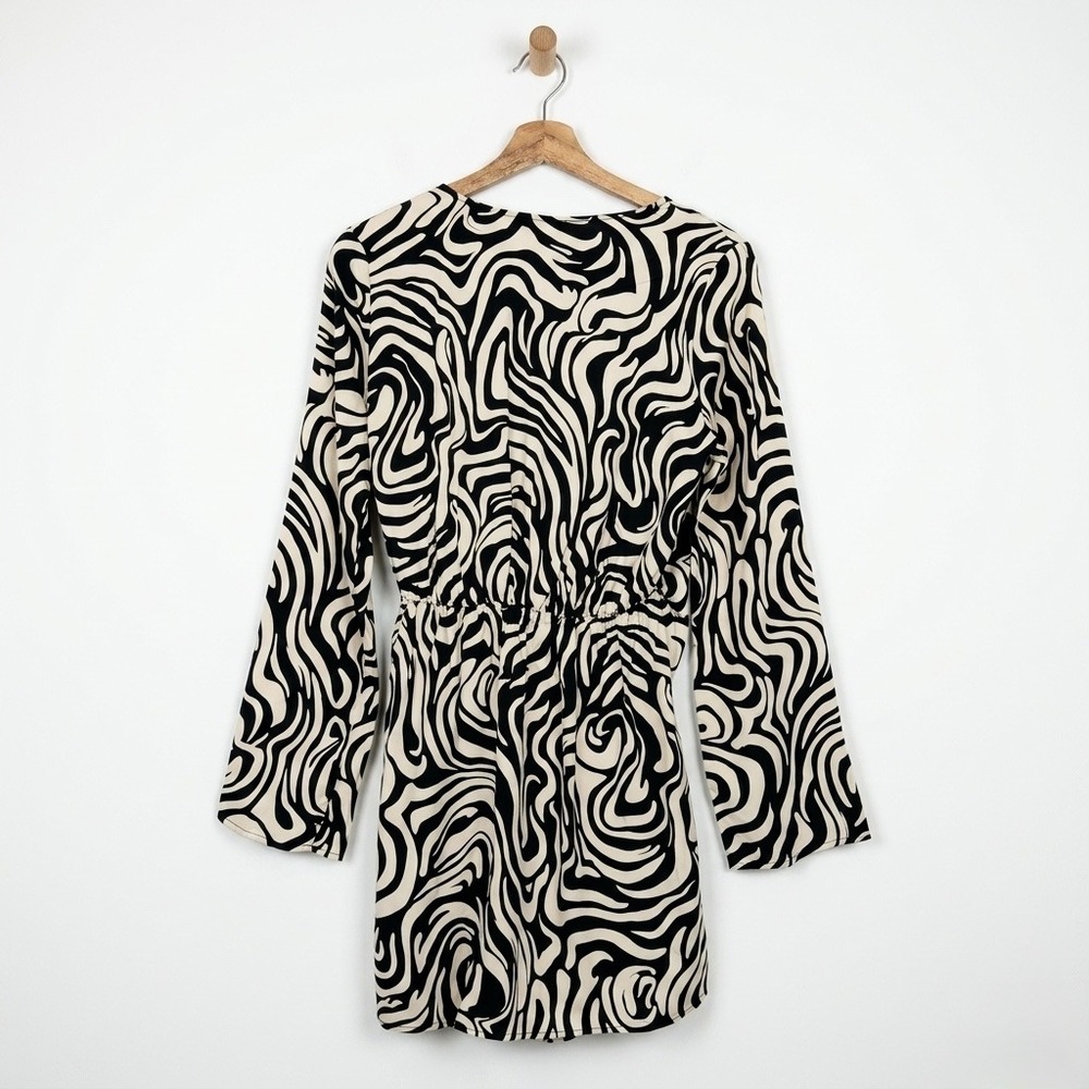 HM Womens Swirl Print Long Sleeve Wrap Mini Dress Black Cream Medium‎ New NWT - Picture 2 of 8